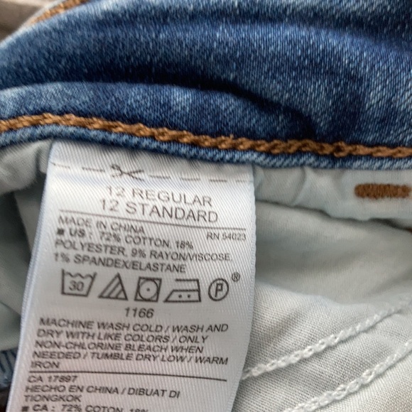 Old Navy Rockstar flower embroidered capris - Picture 5 of 6